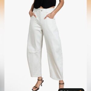 Women's White Barrel Leg Jeans. NWT.